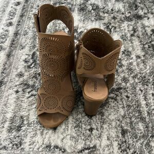Tan block heel sandals from Francesca’s